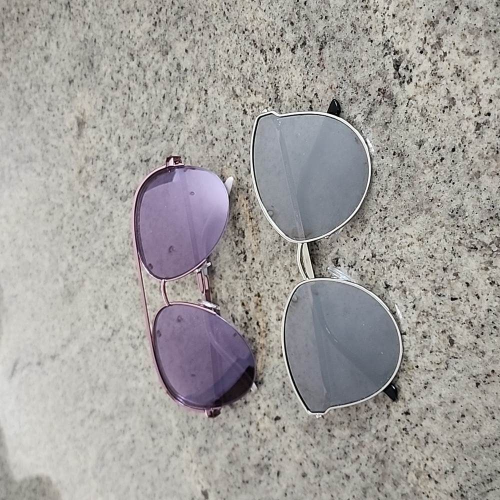 2 pairs of stylish mirrored sunglasses!